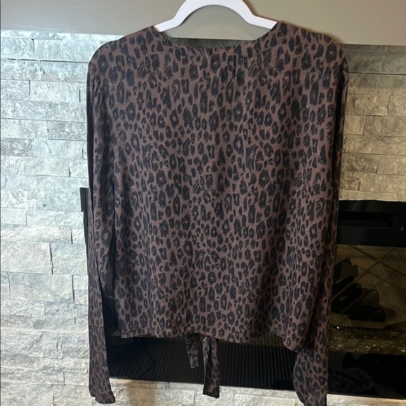 Cloth & Stone Brown Leopard V Neckline Tie Front Blouse - Picture 12 of 13
